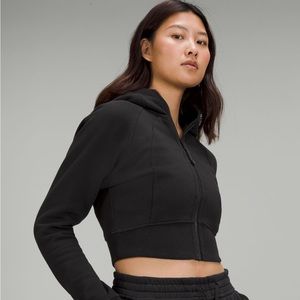 EUC Lululemon Black 🖤 Scuba full zip cropped hoodie.